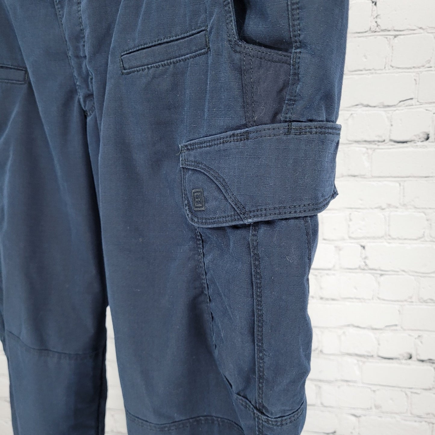5.11 Tactical Navy Utility Workwear Cargo Pockets Pants Size 18 (39x30) *stained