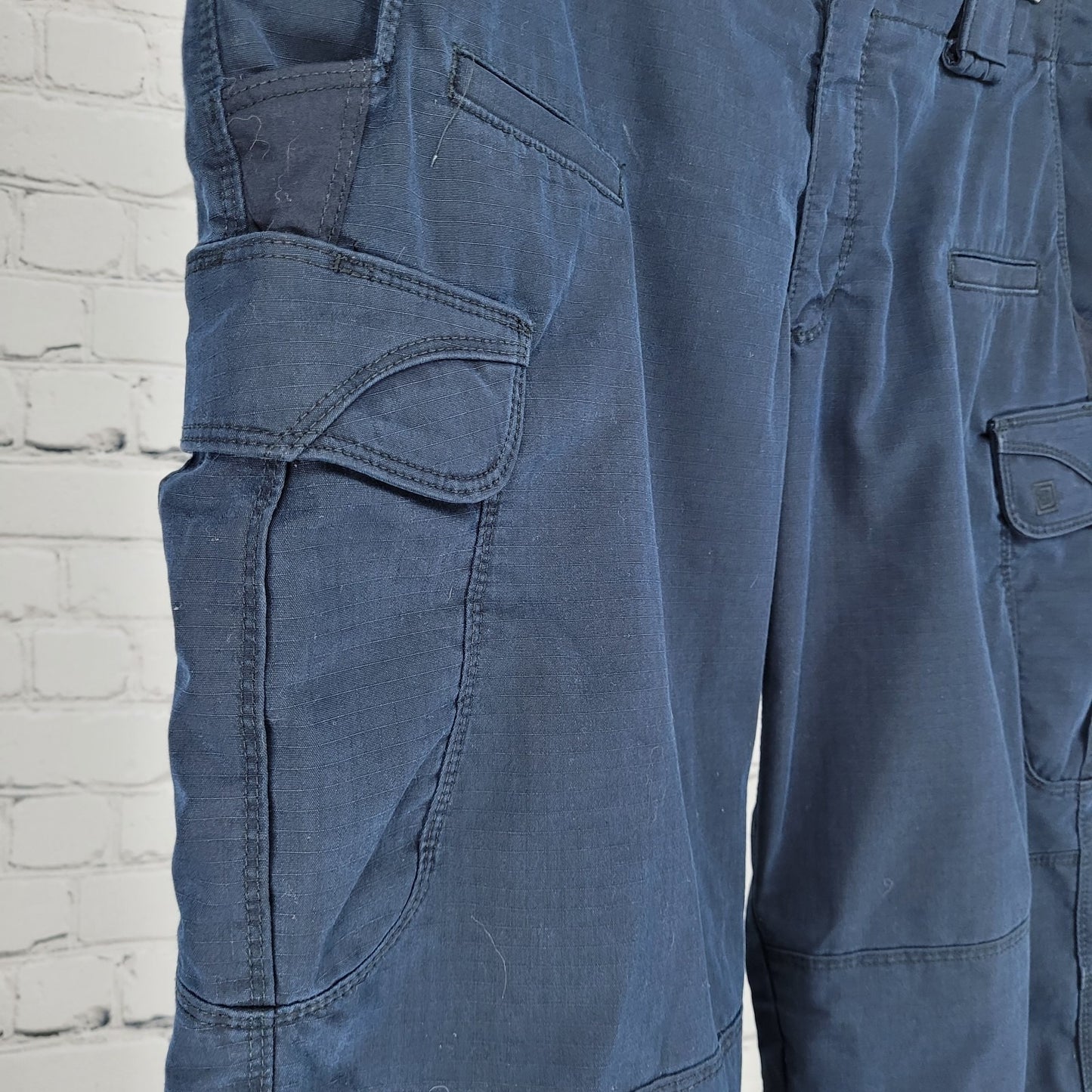 5.11 Tactical Navy Utility Workwear Cargo Pockets Pants Size 18 (39x30) *stained