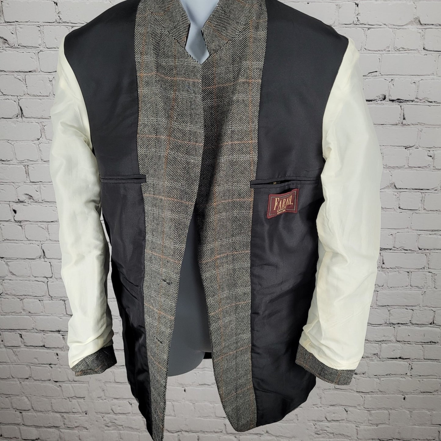 Farah Grey Wool Blend Herringbone Check 2 Button Blazer Sport Coat Size 38R