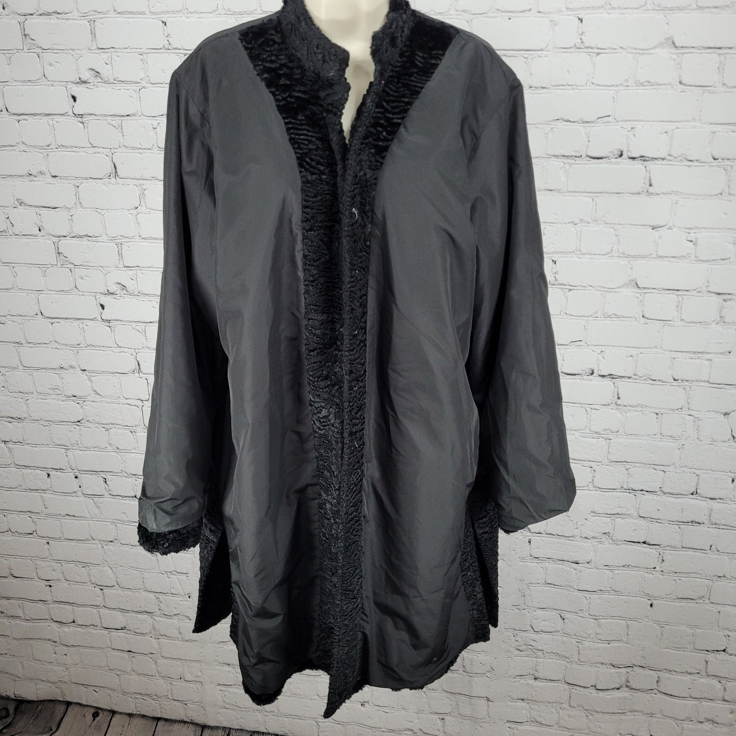 Chico's Black Textured Faux Fur Buttoned Band Collar Over Coat Size 3 US 16