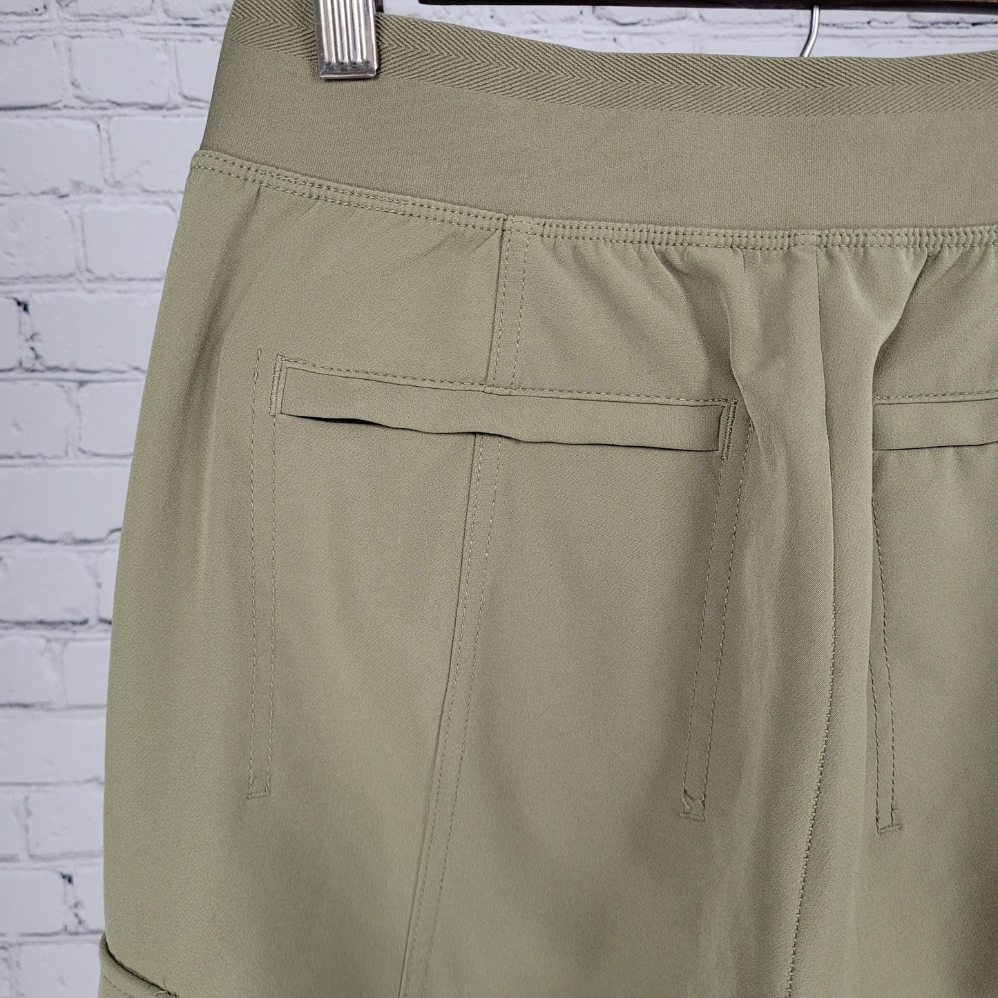 Athleta Green Athleisure Stretch High Rise Cargo Pockets Pants Size 4 (26x39)