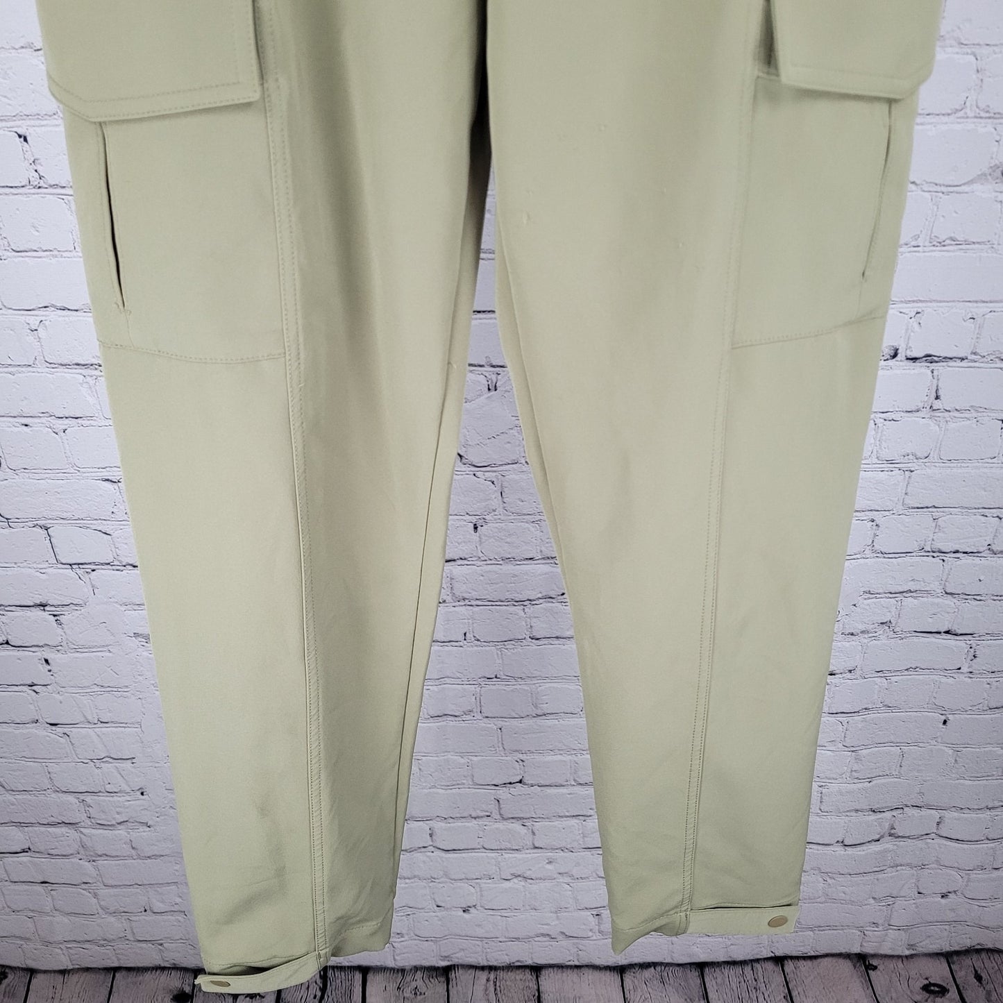 Athleta Green Athleisure Stretch High Rise Cargo Pockets Pants Size 4 (26x39)