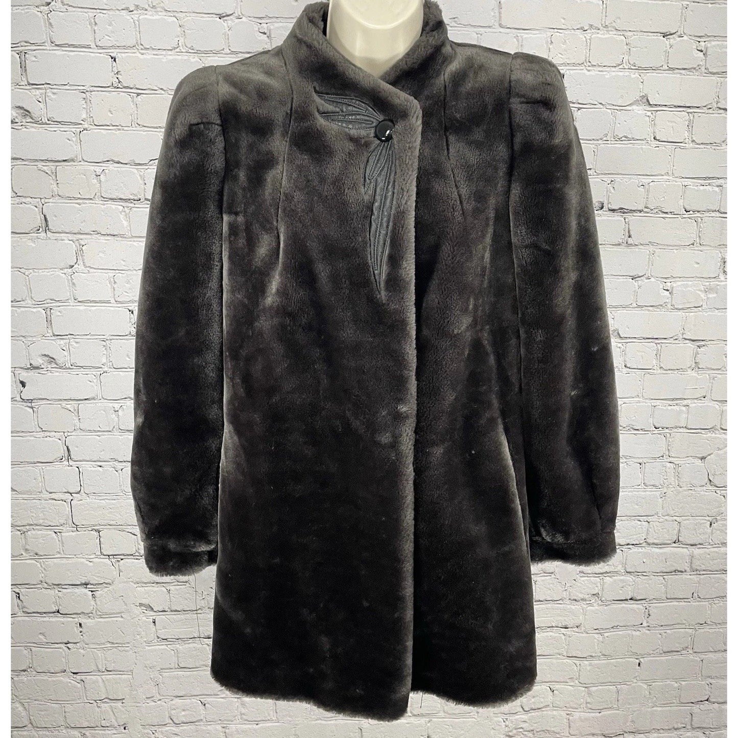 VTG Sasson NY Paris Grey Faux Fur Buttoned Lined Padded Pockets Coat Size 6
