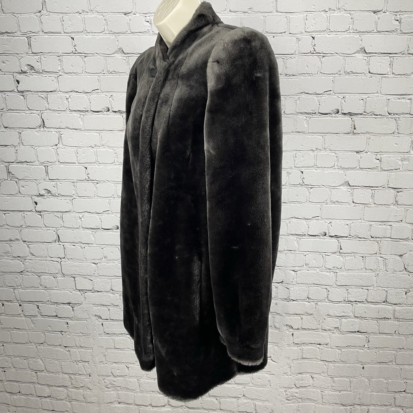 VTG Sasson NY Paris Grey Faux Fur Buttoned Lined Padded Pockets Coat Size 6