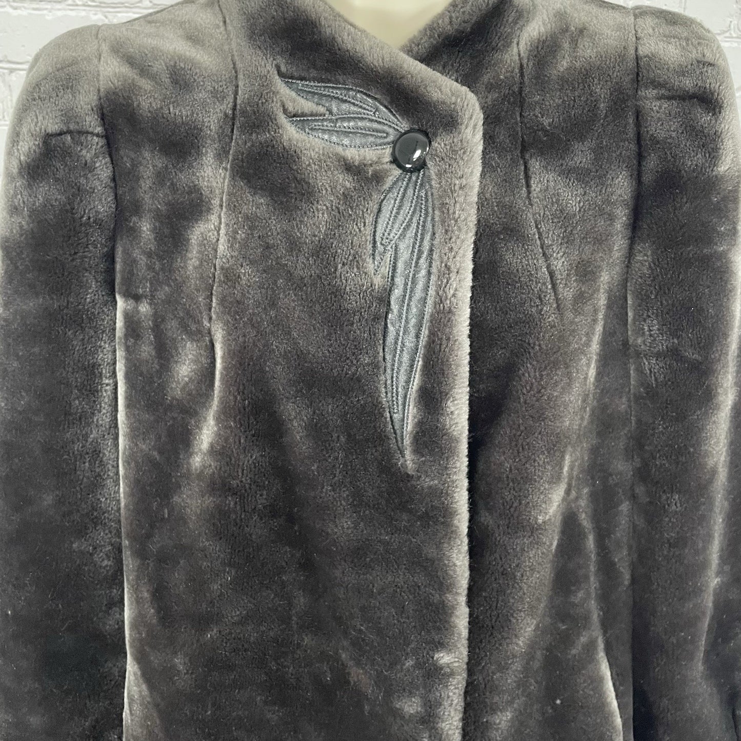 VTG Sasson NY Paris Grey Faux Fur Buttoned Lined Padded Pockets Coat Size 6