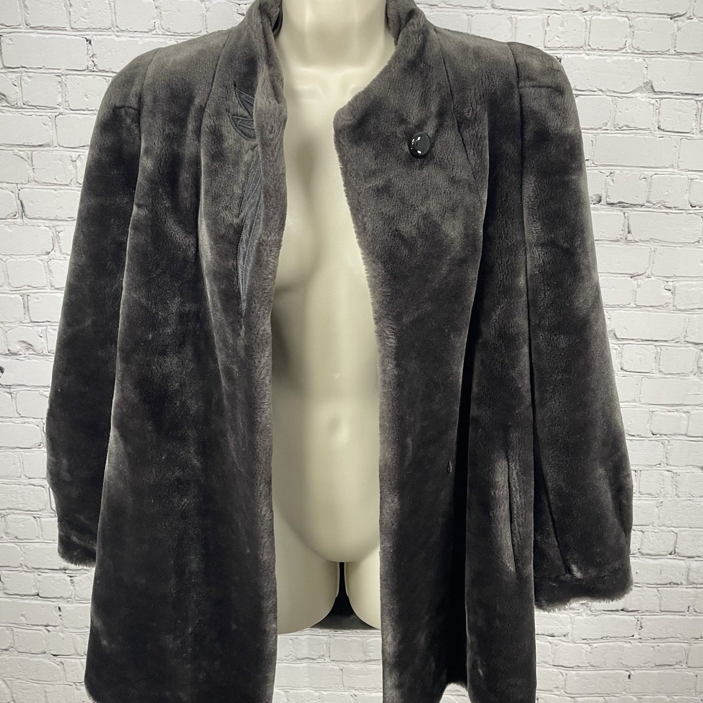 VTG Sasson NY Paris Grey Faux Fur Buttoned Lined Padded Pockets Coat Size 6