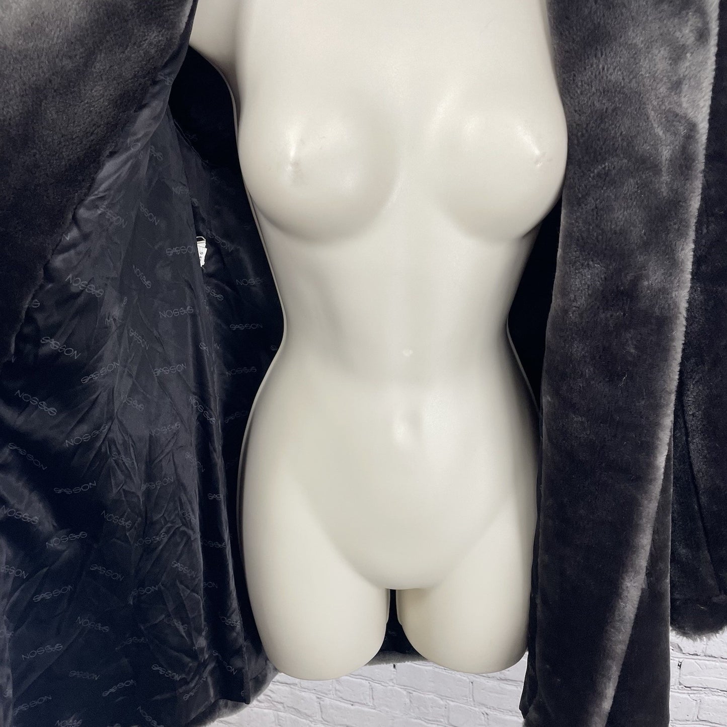 VTG Sasson NY Paris Grey Faux Fur Buttoned Lined Padded Pockets Coat Size 6