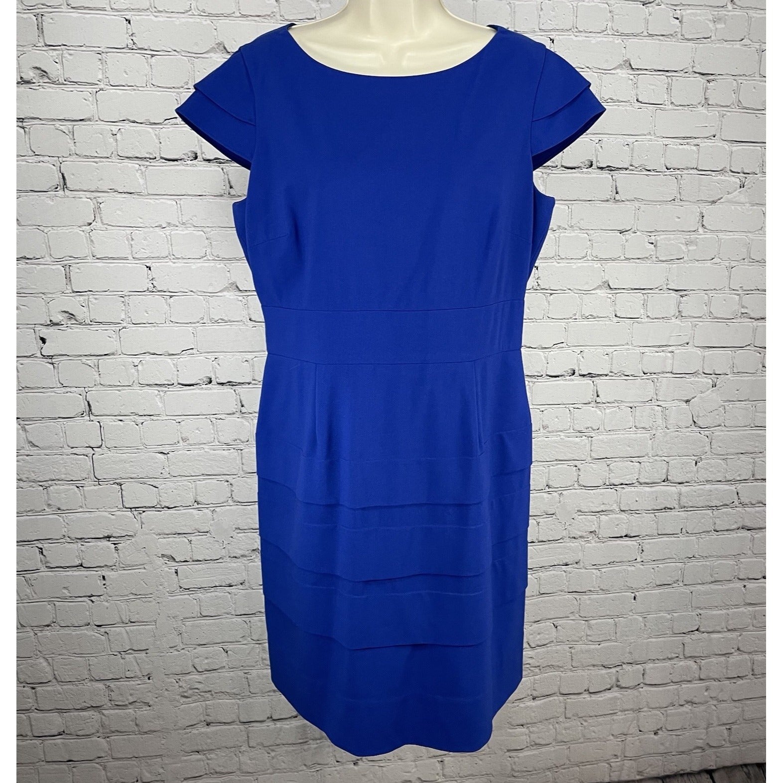 tahari arthur s levine blue dress Tahari Arthur S Levine Womens 8P Navy Blue Gold Scroll Handkerchief Midi Dress