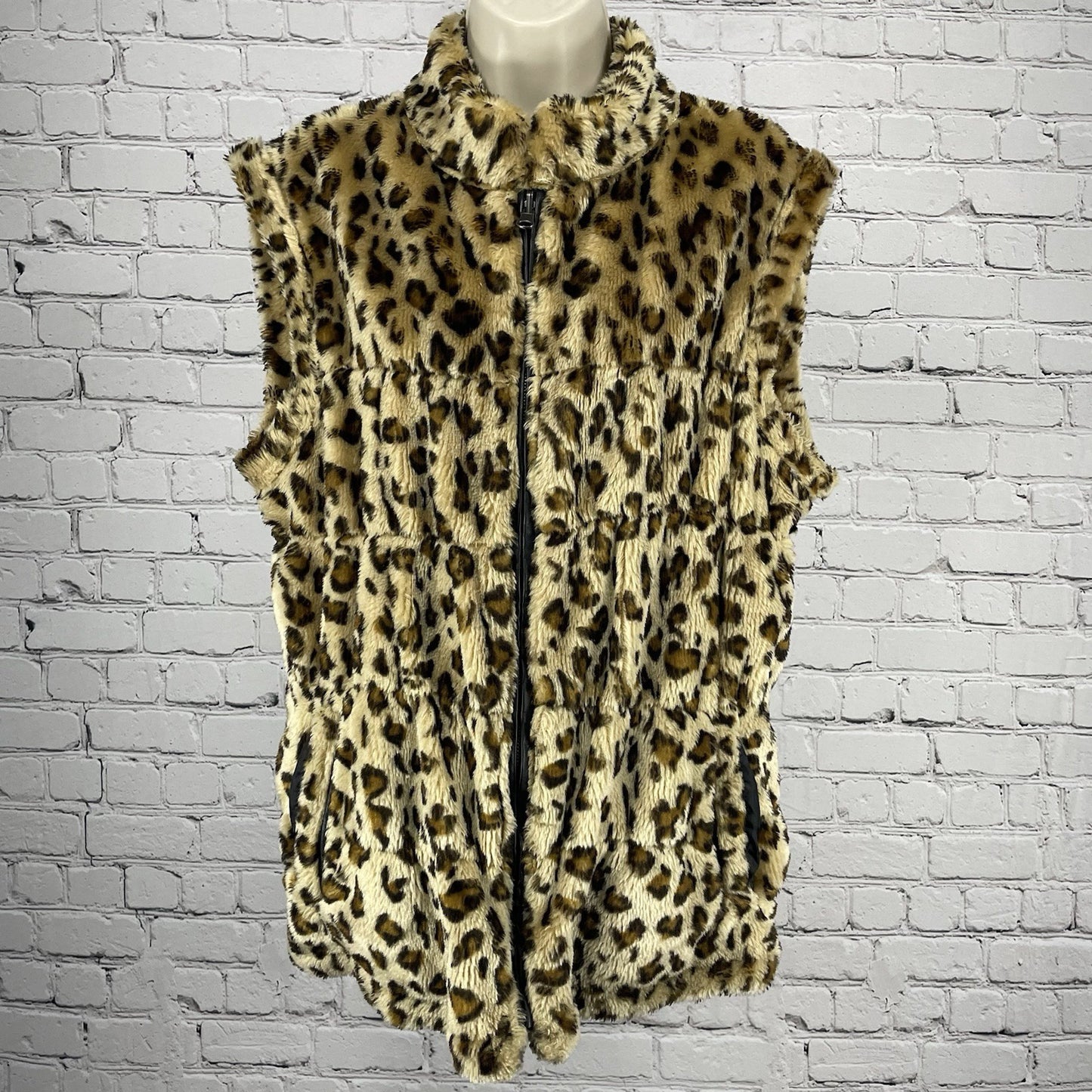 Bagatelle Tan Leopard Faux Fur Zipped Knit Back Vest Pockets Size Medium M
