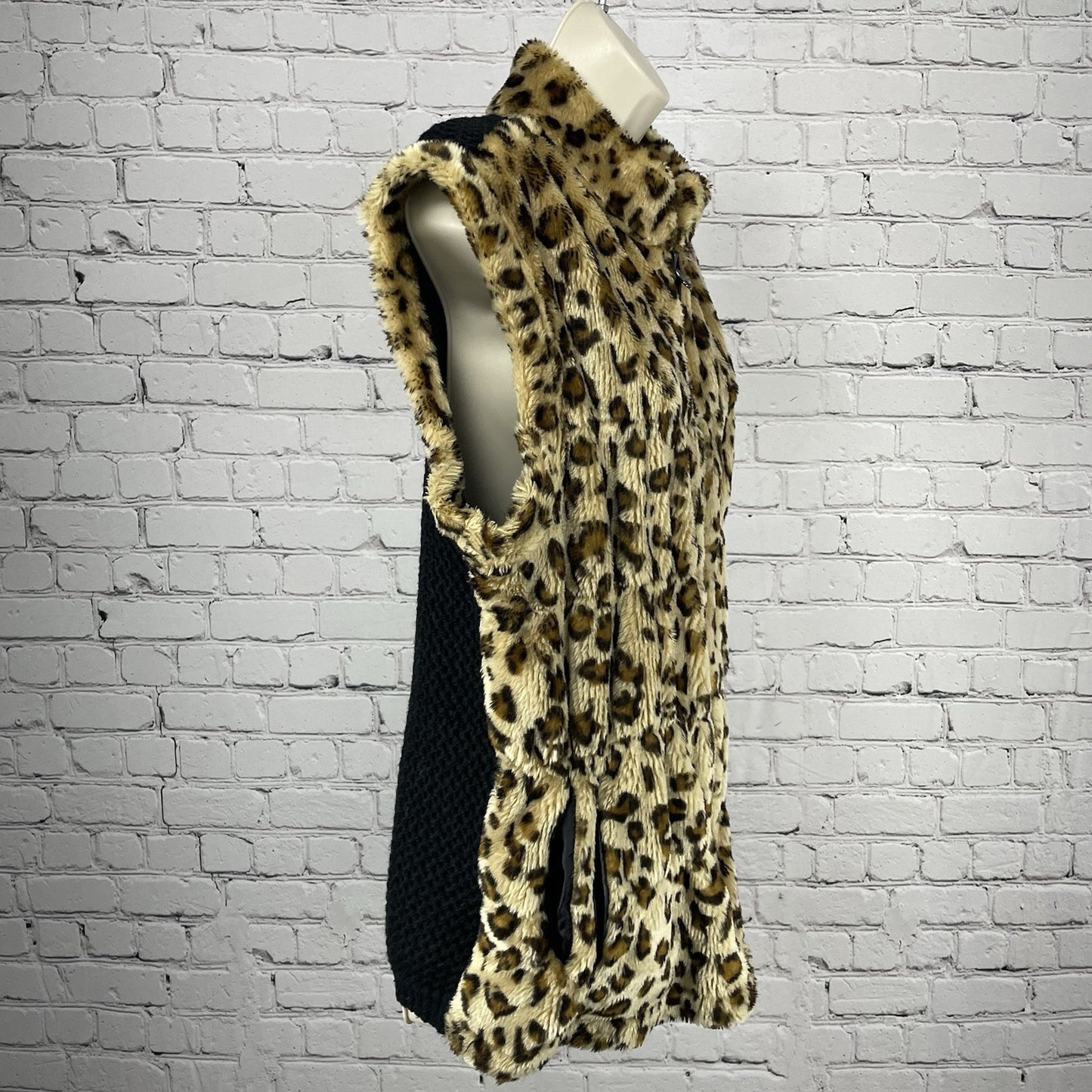 Bagatelle Tan Leopard Faux Fur Zipped Knit Back Vest Pockets Size Medium M