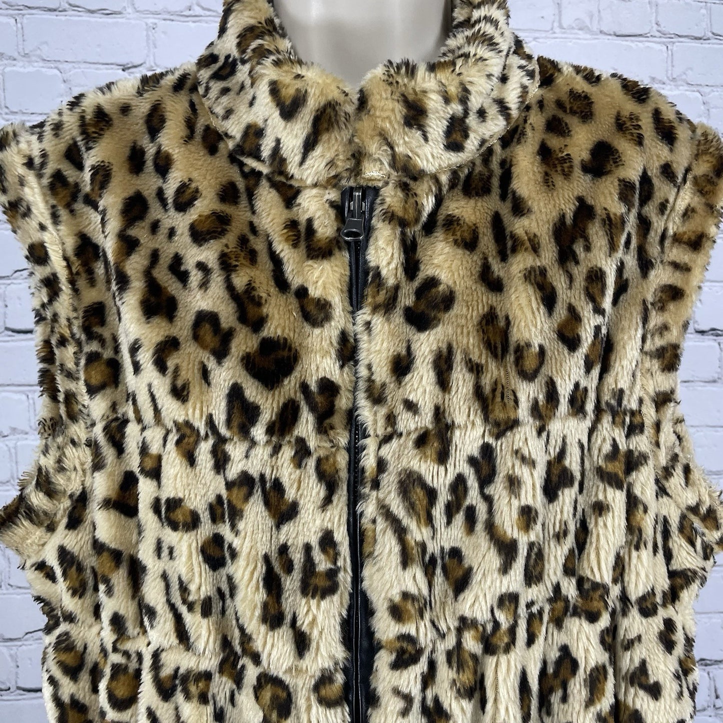 Bagatelle Tan Leopard Faux Fur Zipped Knit Back Vest Pockets Size Medium M