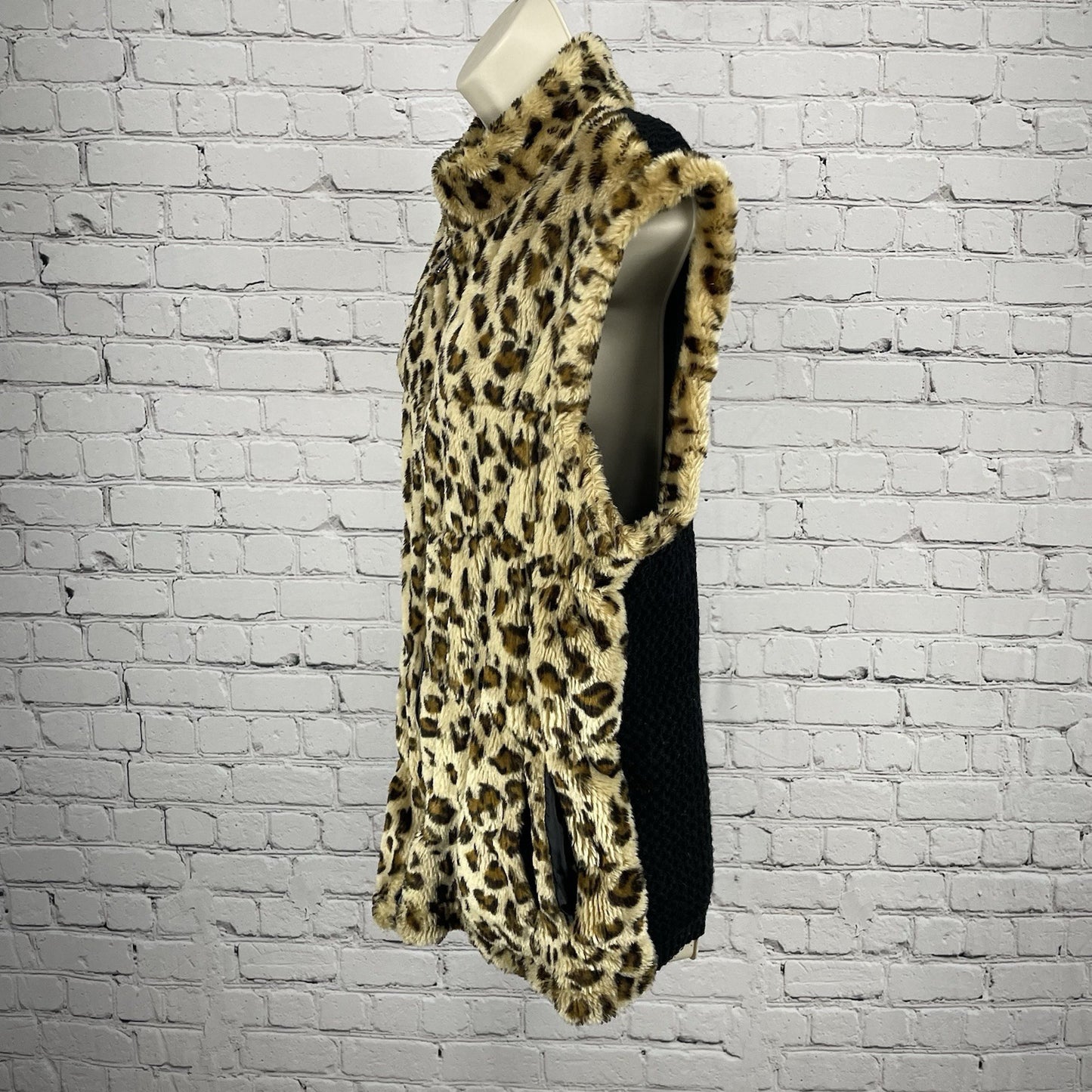 Bagatelle Tan Leopard Faux Fur Zipped Knit Back Vest Pockets Size Medium M