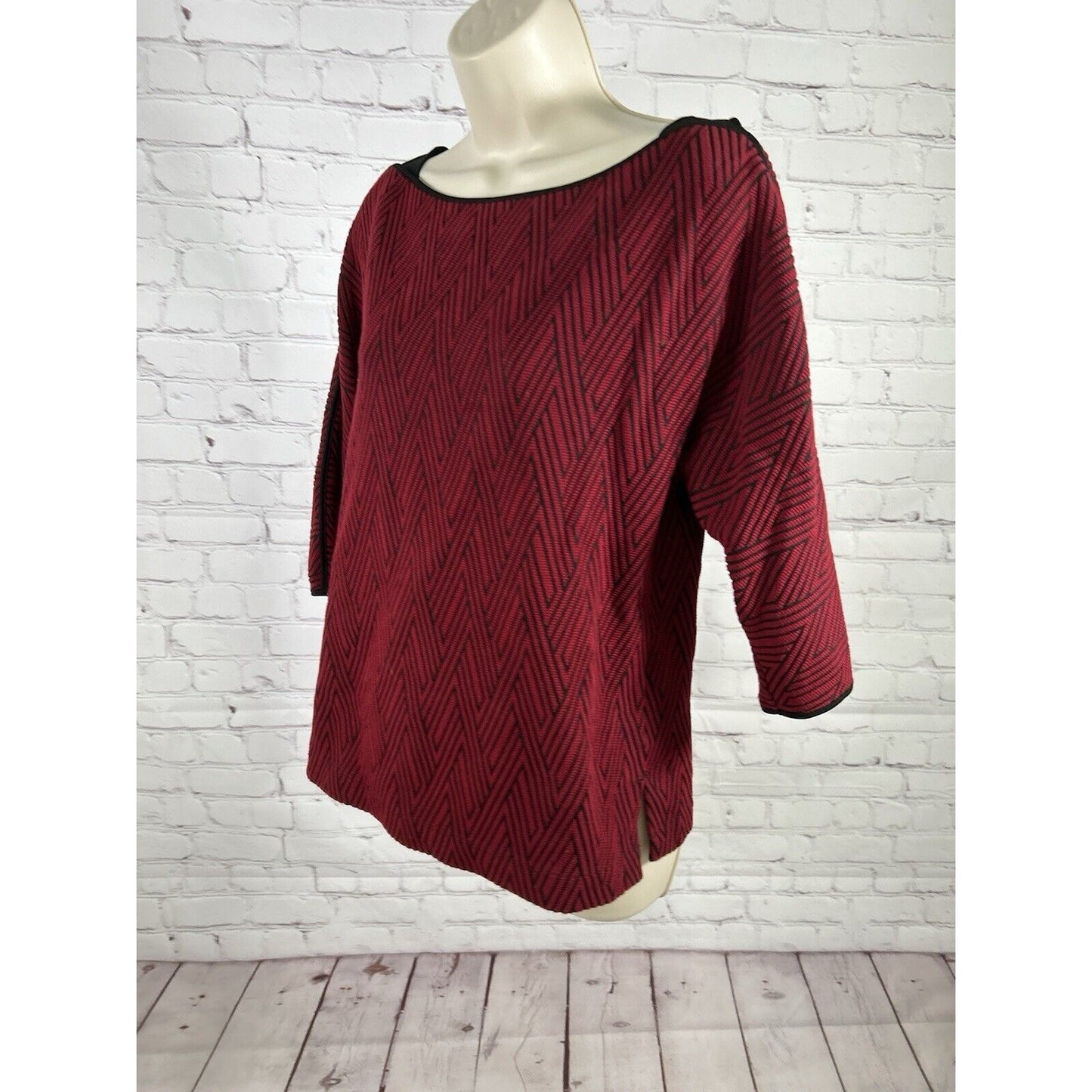 Chico’s Red Black Diamond 3/4 Sleeve Stretchy Top Women’s XS