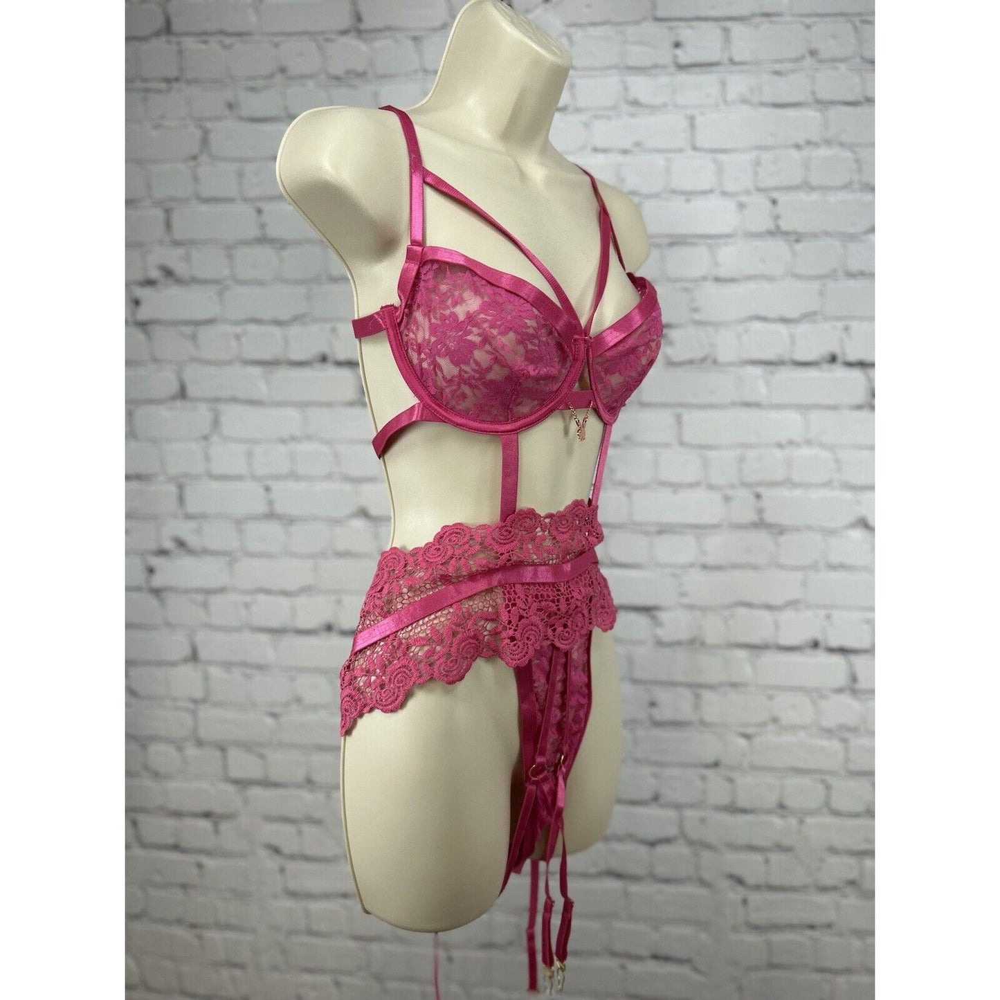 Playboy x Yandy Lingerie Pink Floral Lace Underwire Unlined Bra Garter Belt L
