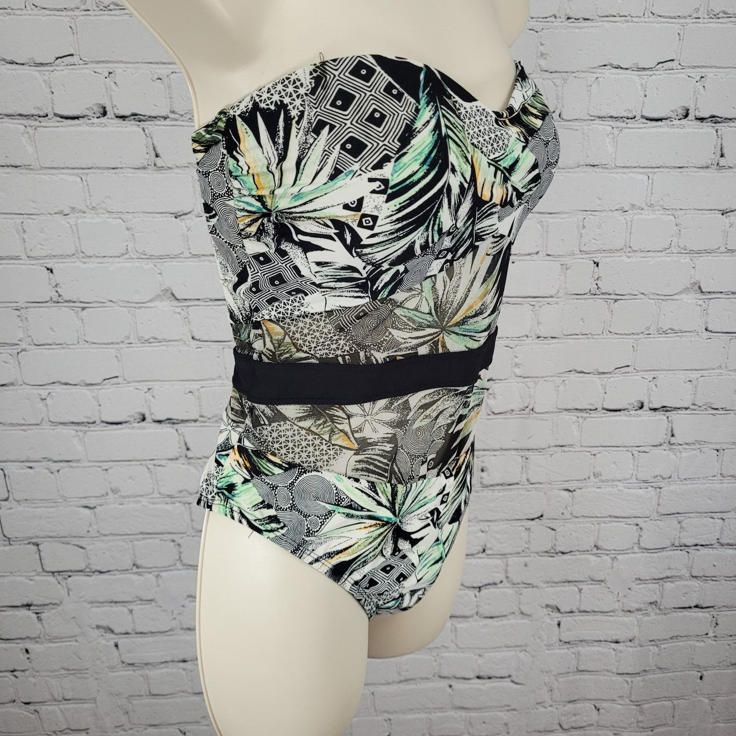 Kenneth Cole Black & White Tropical Built In Bra 1 Piece Swimsuit Size Large L