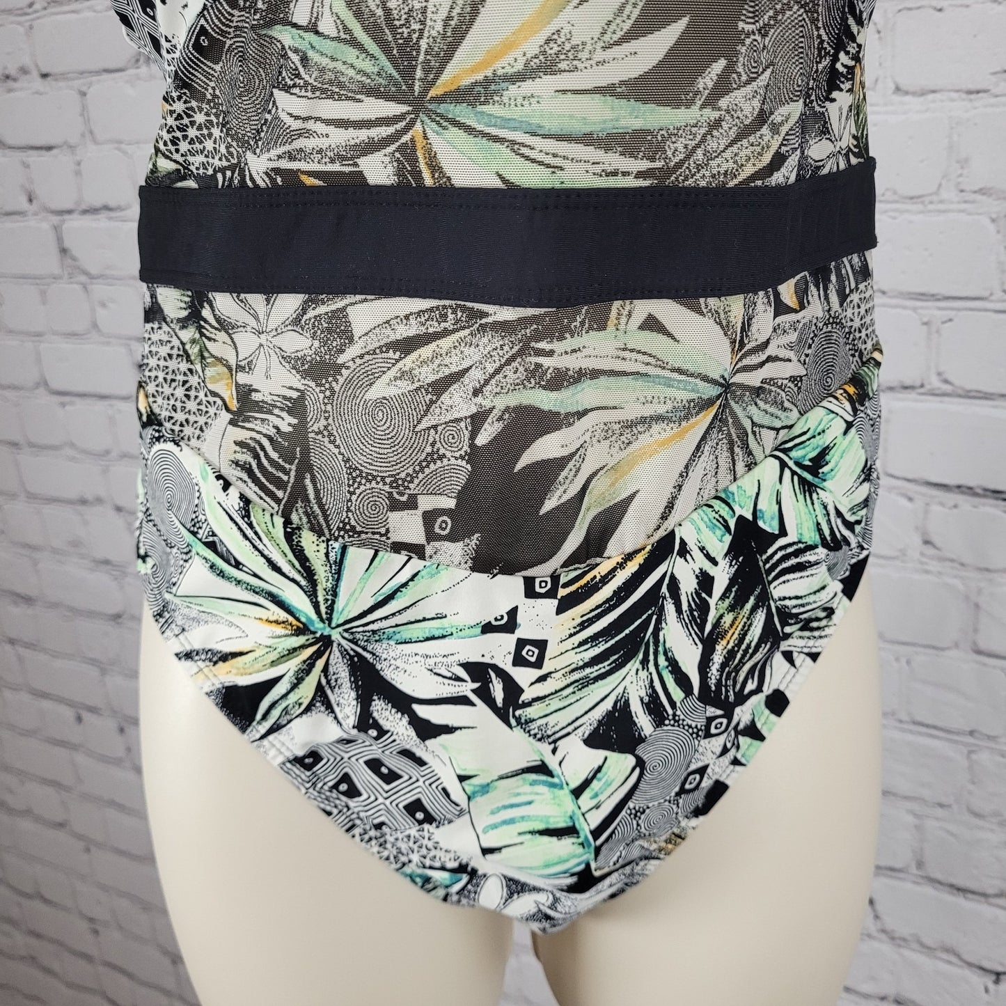 Kenneth Cole Black & White Tropical Built In Bra 1 Piece Swimsuit Size Large L