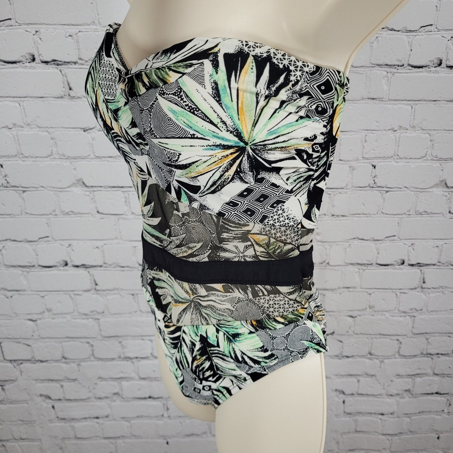 Kenneth Cole Black & White Tropical Built In Bra 1 Piece Swimsuit Size Large L