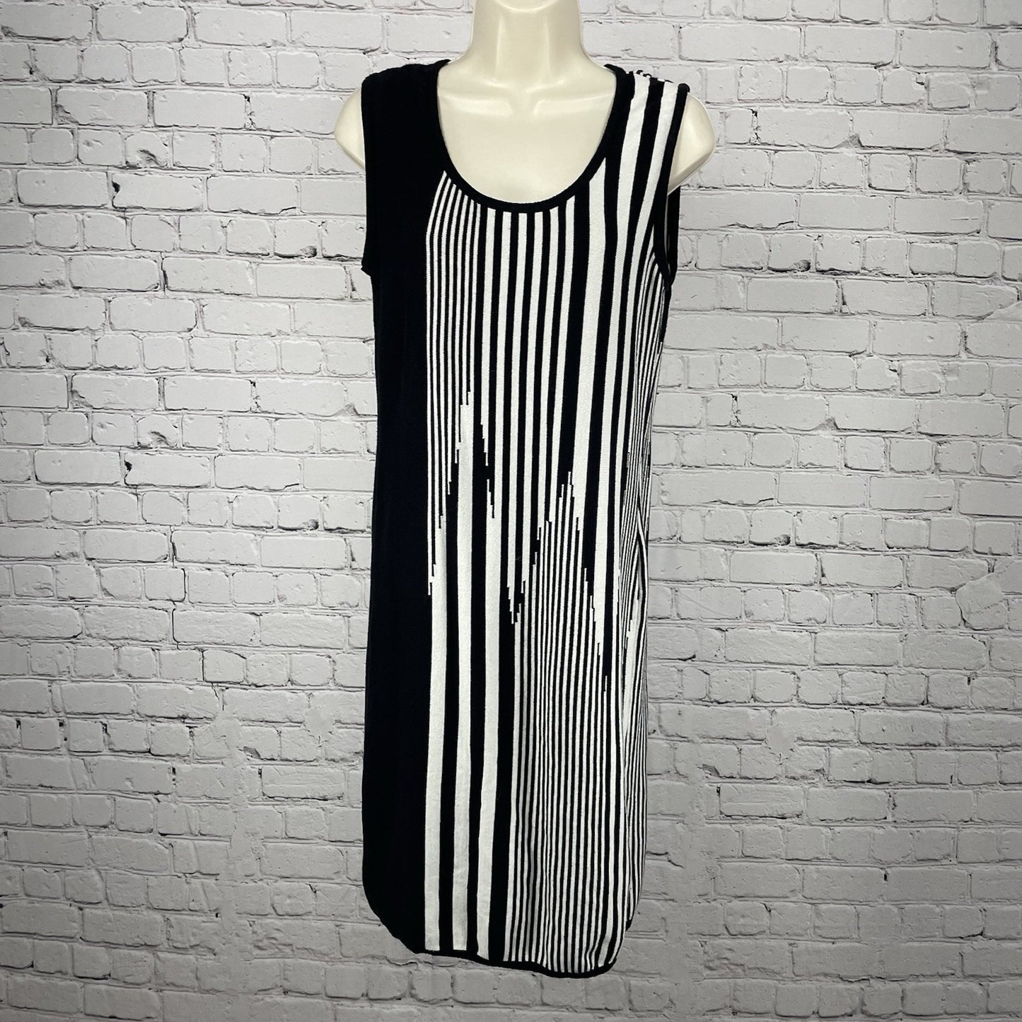 Carmen Marc Volvo Black & White Striped Knit Sleeveless Shift Dress Size Medium