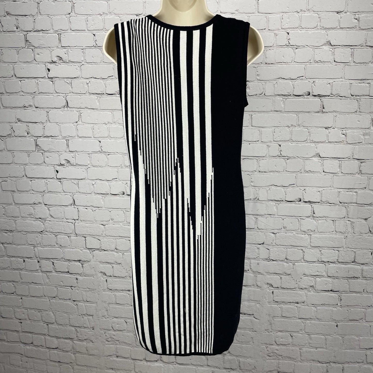Carmen Marc Volvo Black & White Striped Knit Sleeveless Shift Dress Size Medium