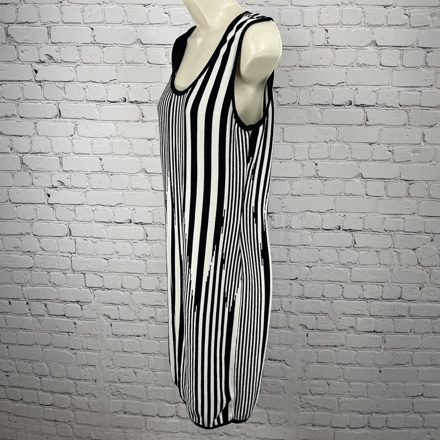 Carmen Marc Volvo Black & White Striped Knit Sleeveless Shift Dress Size Medium