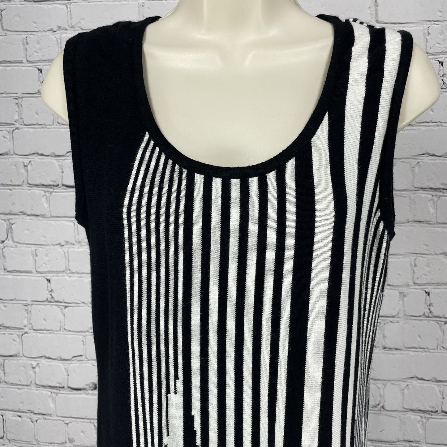 Carmen Marc Volvo Black & White Striped Knit Sleeveless Shift Dress Size Medium