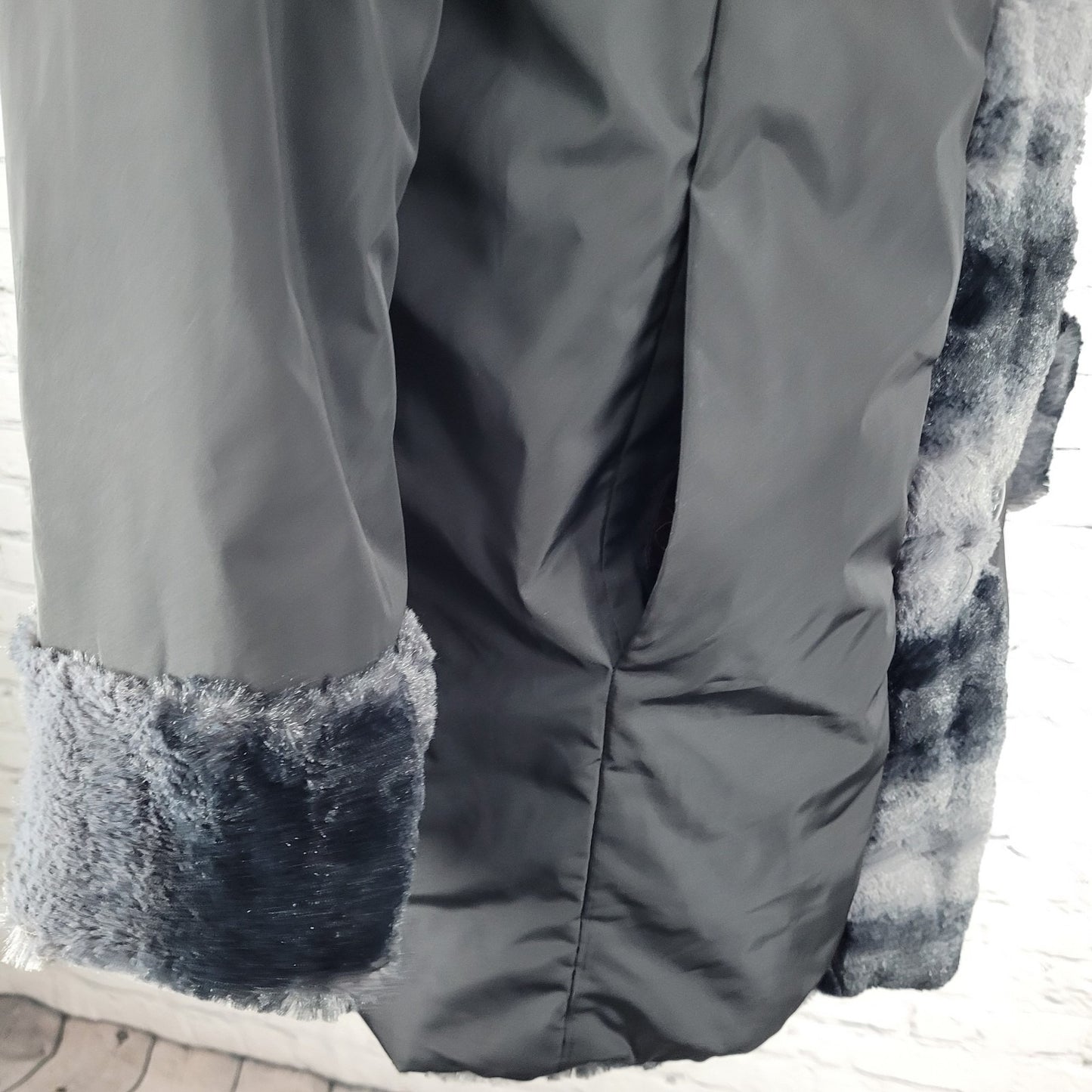 Hal Rubenstein Black & Grey Soft Faux Fur Reversible Hooded Coat Size Medium M