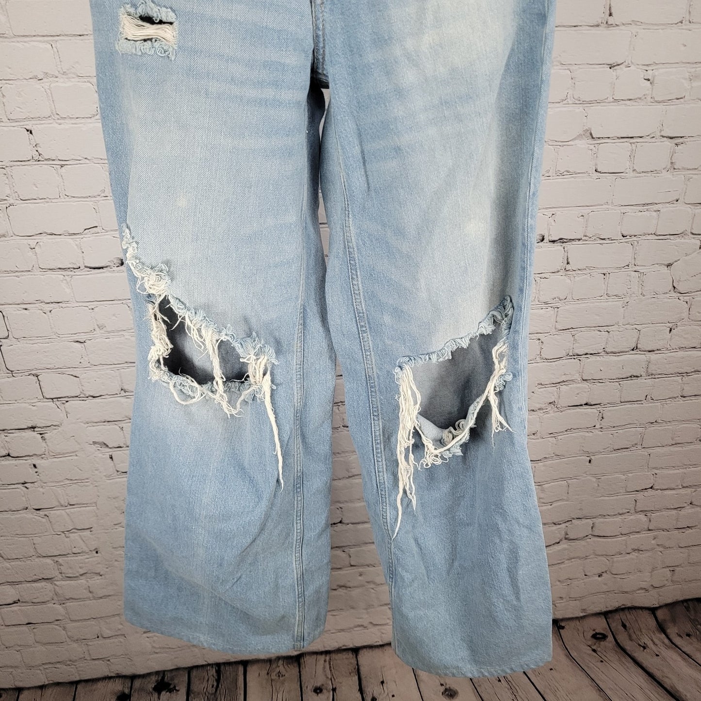 BDG Urban Outfitters Skater Baggy Distressed Denim Jeans Size 24 (24x33)