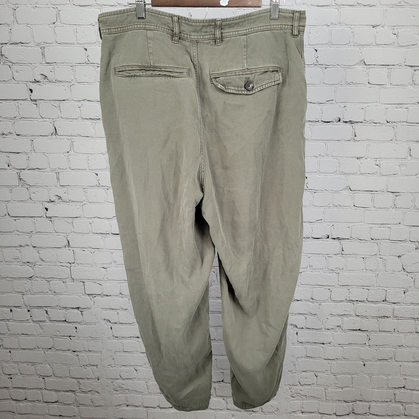 Everlane Green Soft Relaxed Casual High Rise Tapered Pants Size 12 (34x27)