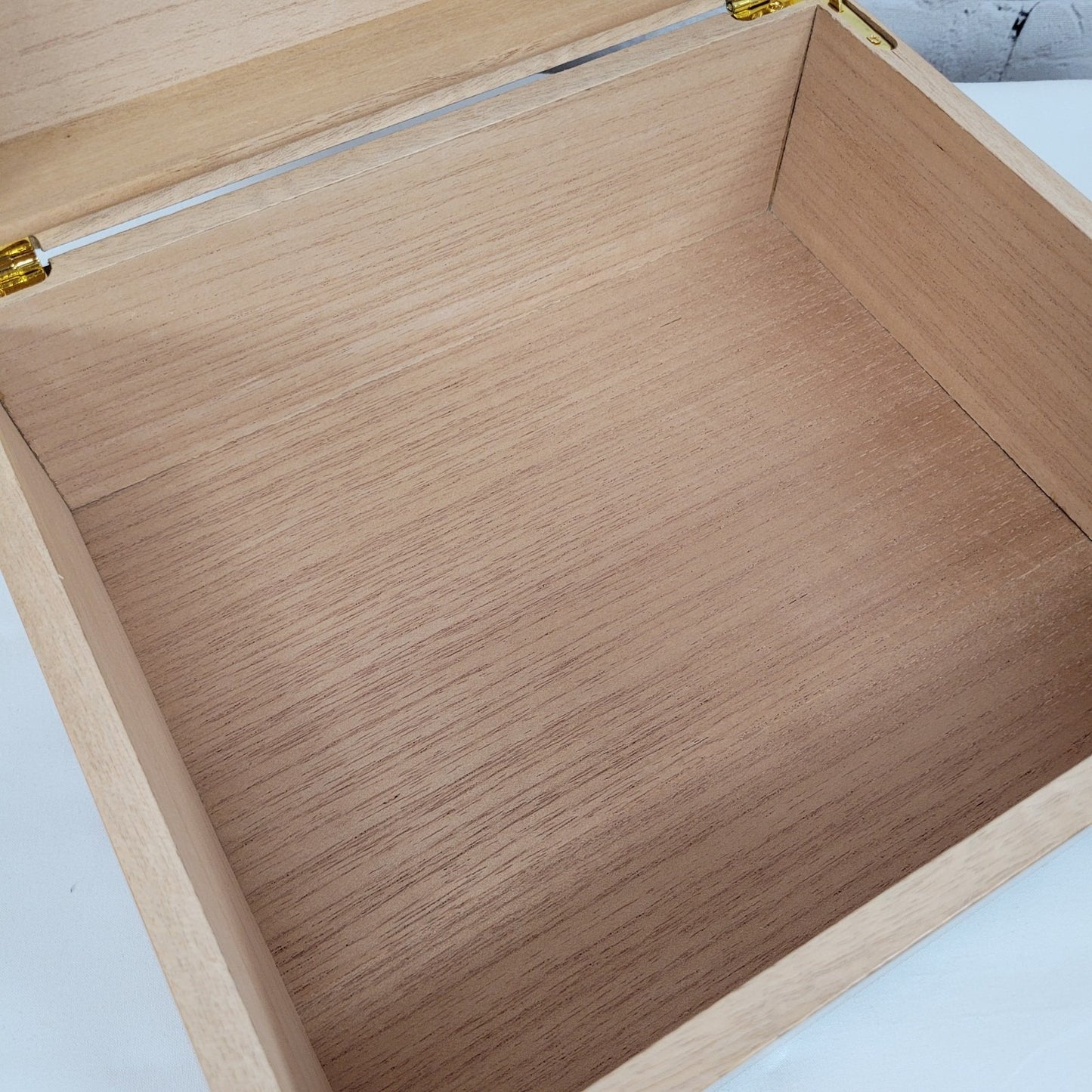 Quality Importers Trading Co Humidor Supreme Brown Wood Cigar Storage Box