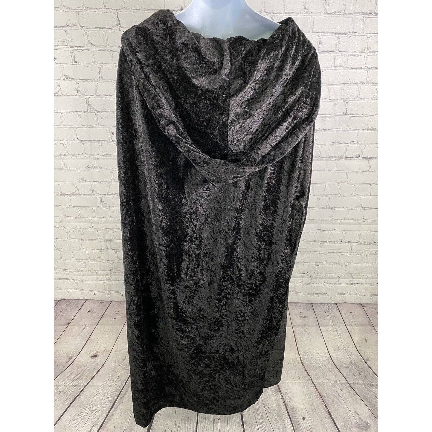Rubie’s Costume Co. Black Crushed Velvet Hooded Neck Tie Cape Unisex Adult O/S