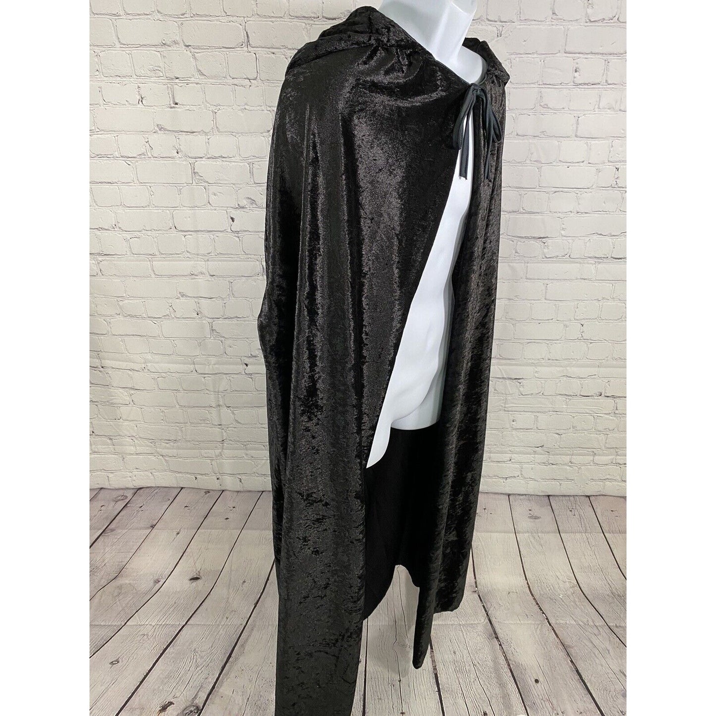 Rubie’s Costume Co. Black Crushed Velvet Hooded Neck Tie Cape Unisex Adult O/S