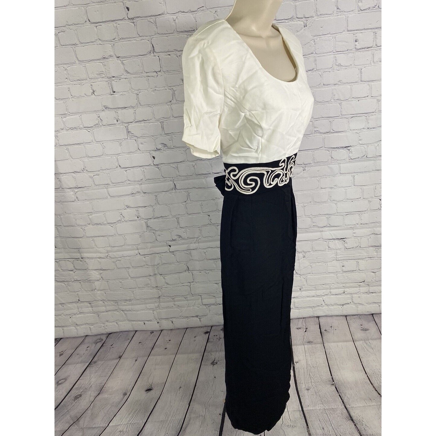 NWT John Roberts Black White Embroidered Waist Tie Back Zip Dress 12