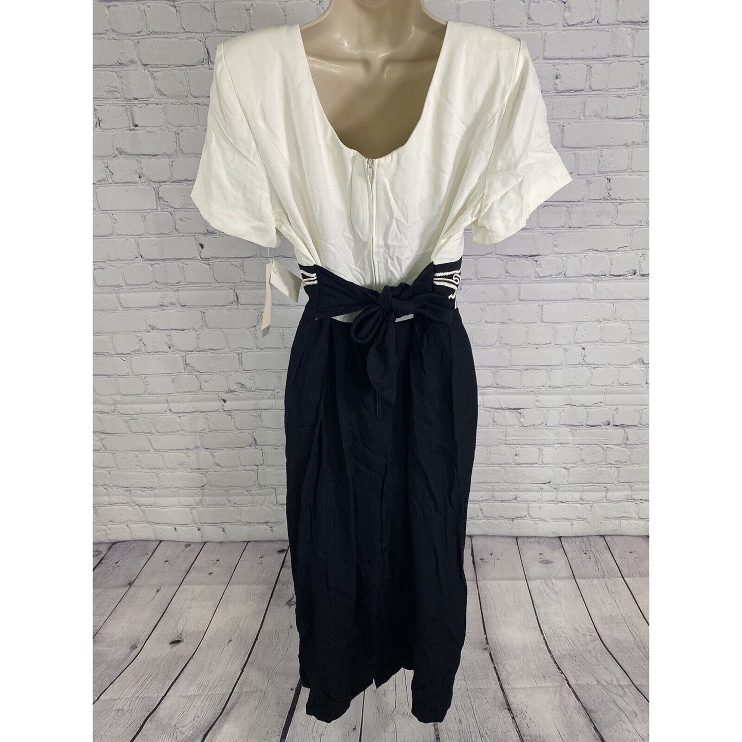 NWT John Roberts Black White Embroidered Waist Tie Back Zip Dress 12