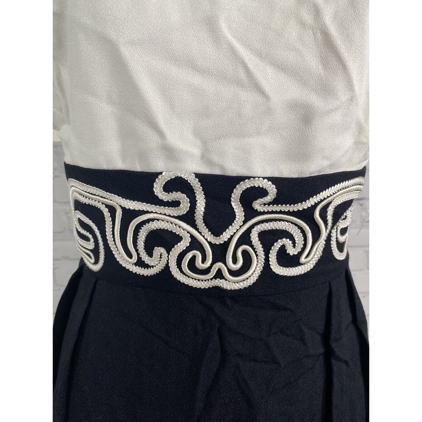 NWT John Roberts Black White Embroidered Waist Tie Back Zip Dress 12