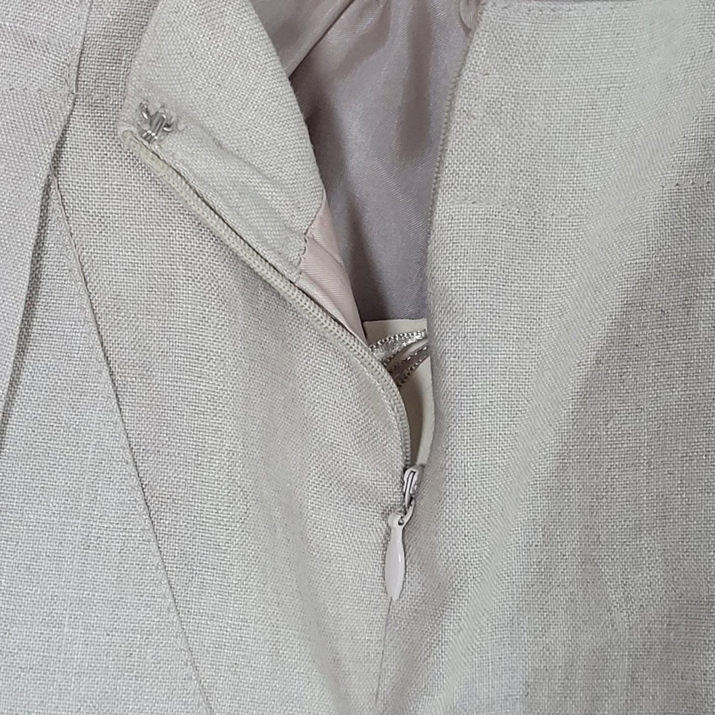 VTG NWT Valerie Stevens Beige 100% Linen Back Slit Lined Skirt Size 10 (27x35)