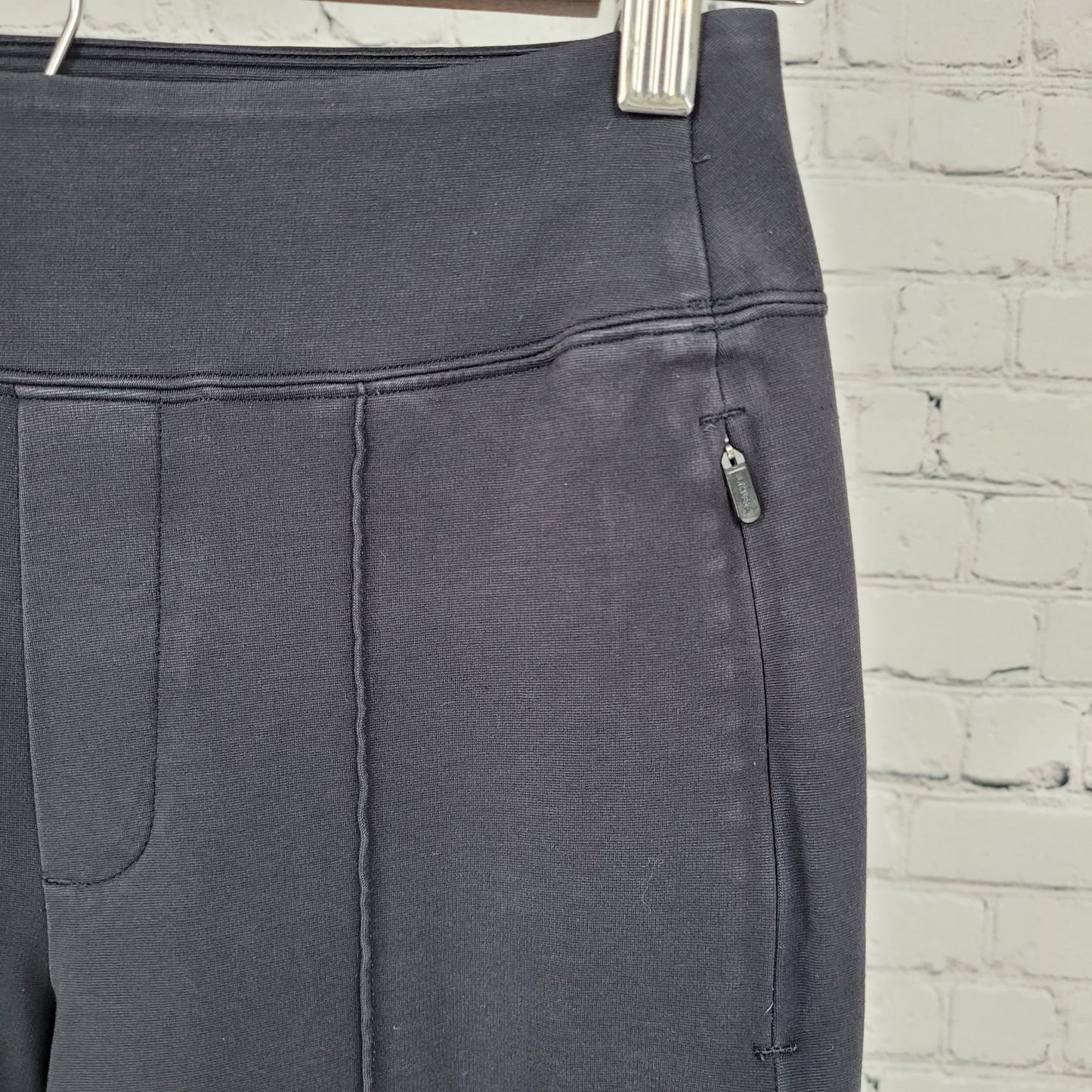 Athleta Black Soft Stretch Activewear Mid Rise Slim Pull On Pants Size 0 (24x27)