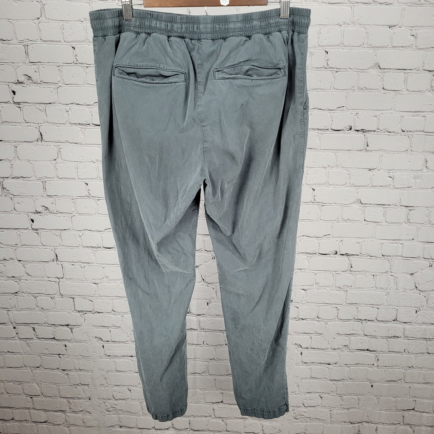 Orvis Grey Lightweight Stretch Elastic Waist Pants Casual Size Medium M (32x28)