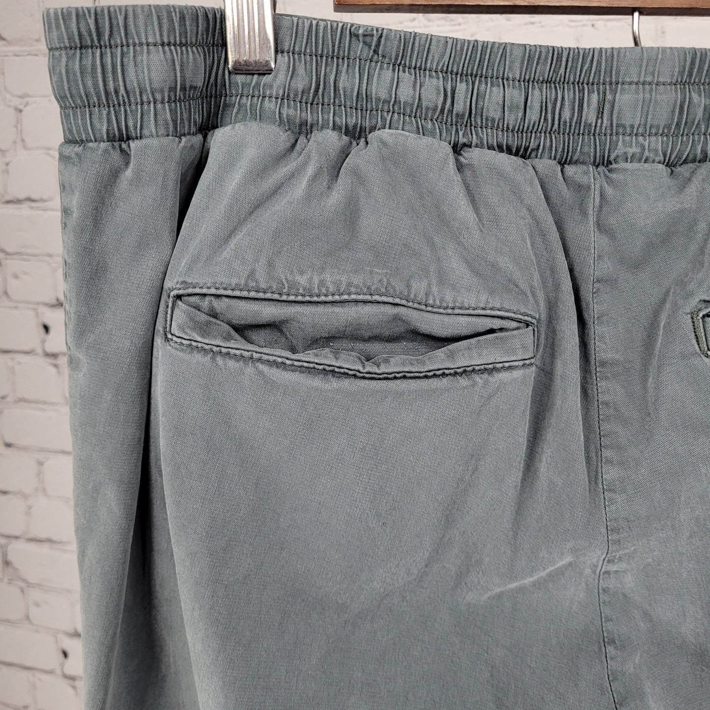Orvis Grey Lightweight Stretch Elastic Waist Pants Casual Size Medium M (32x28)