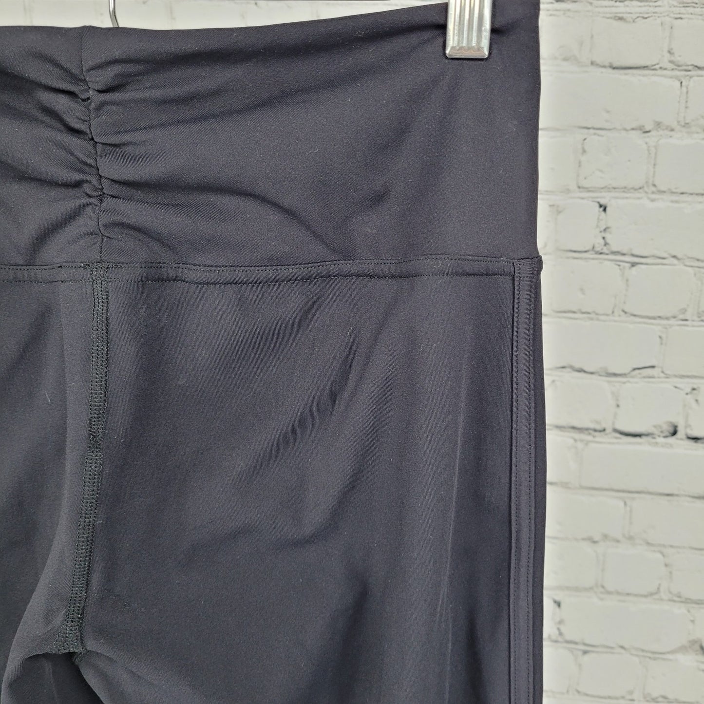 Free People Movement Black Ruched Back Yoga Pants Leggings Size Medium M (28x27)