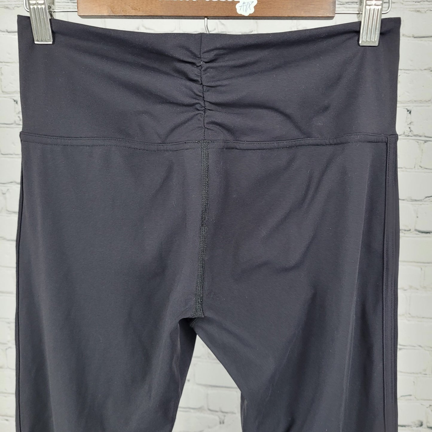 Free People Movement Black Ruched Back Yoga Pants Leggings Size Medium M (28x27)