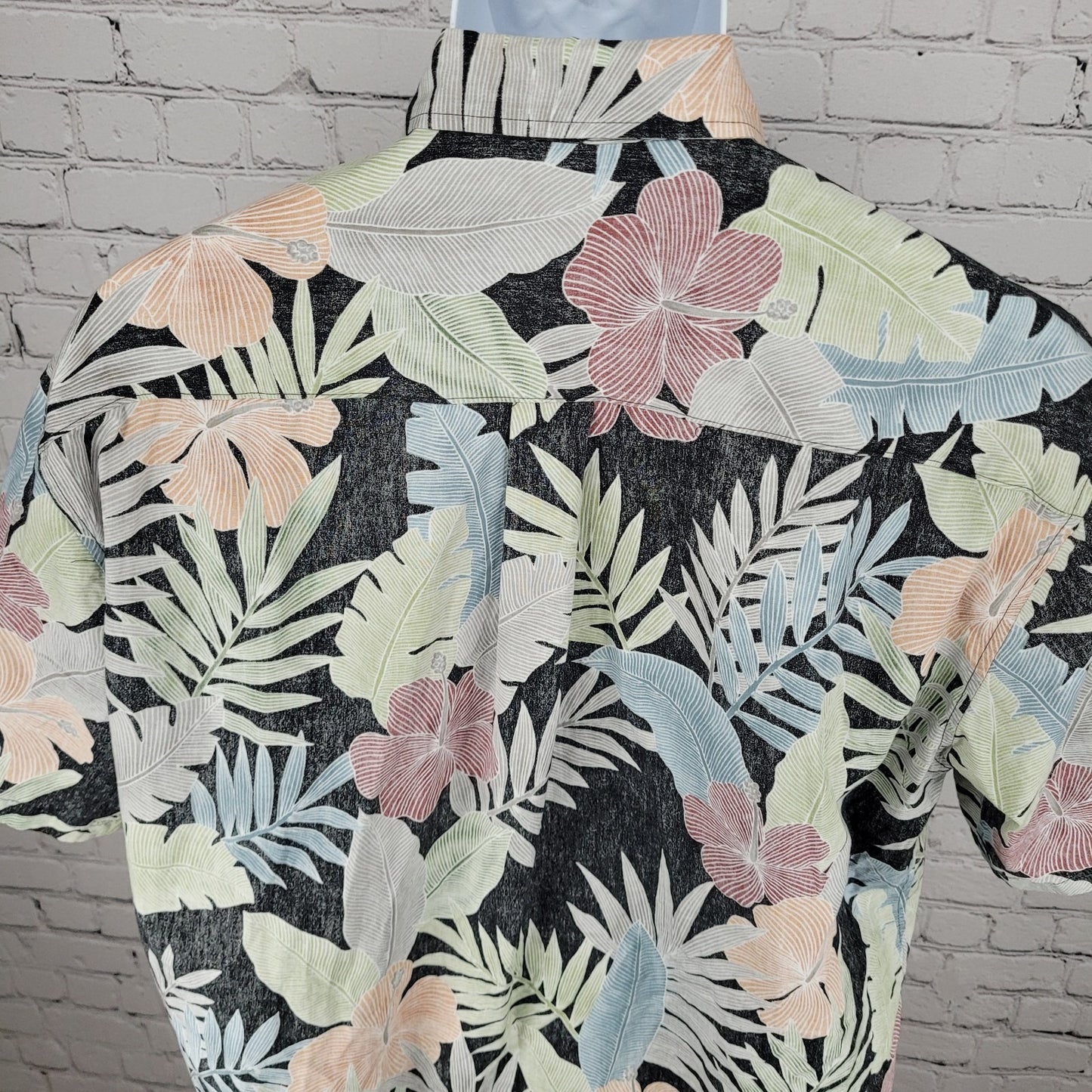 Cooke Street Honolulu Tropical Floral Hawaiian Button Up Cruise Shirt Large L