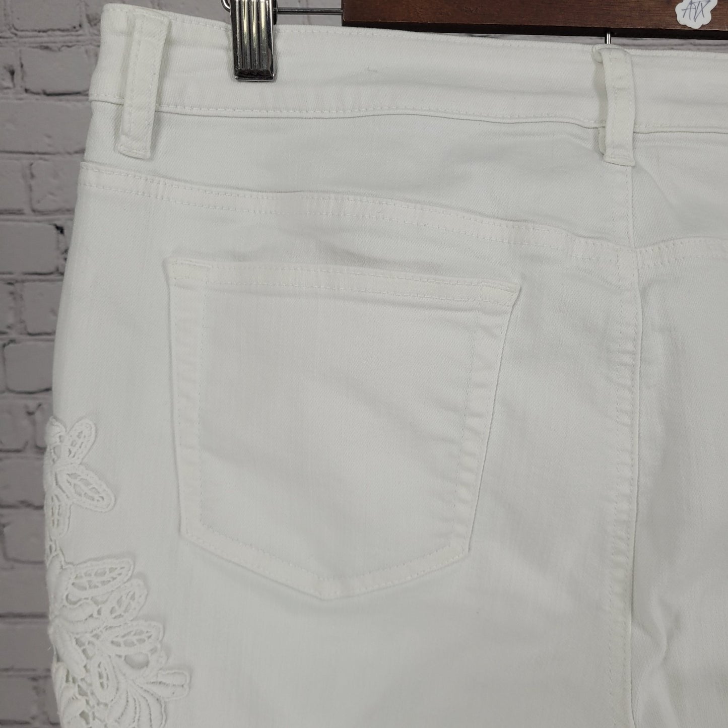 Black Label Chico's White Lace Appliqué Stretch Jeans Size 2 US 12 (34x27)
