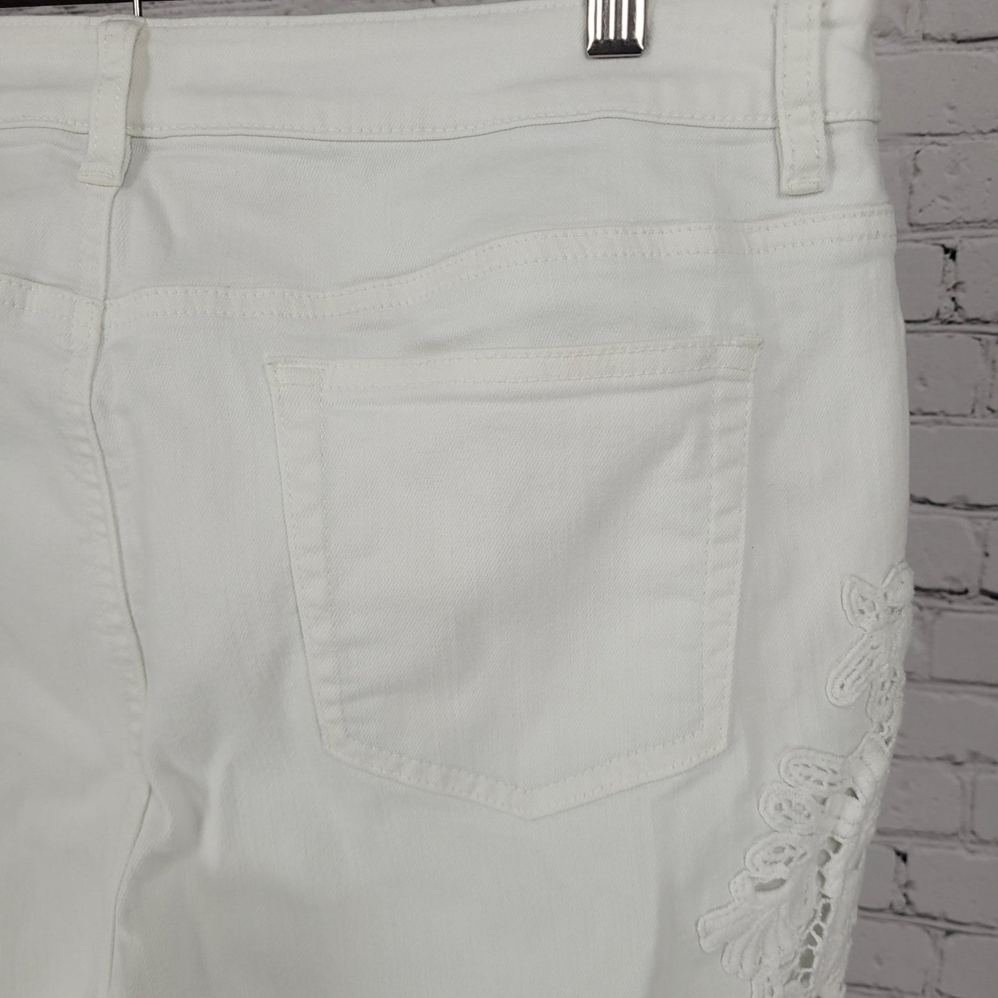 Black Label Chico's White Lace Appliqué Stretch Jeans Size 2 US 12 (34x27)