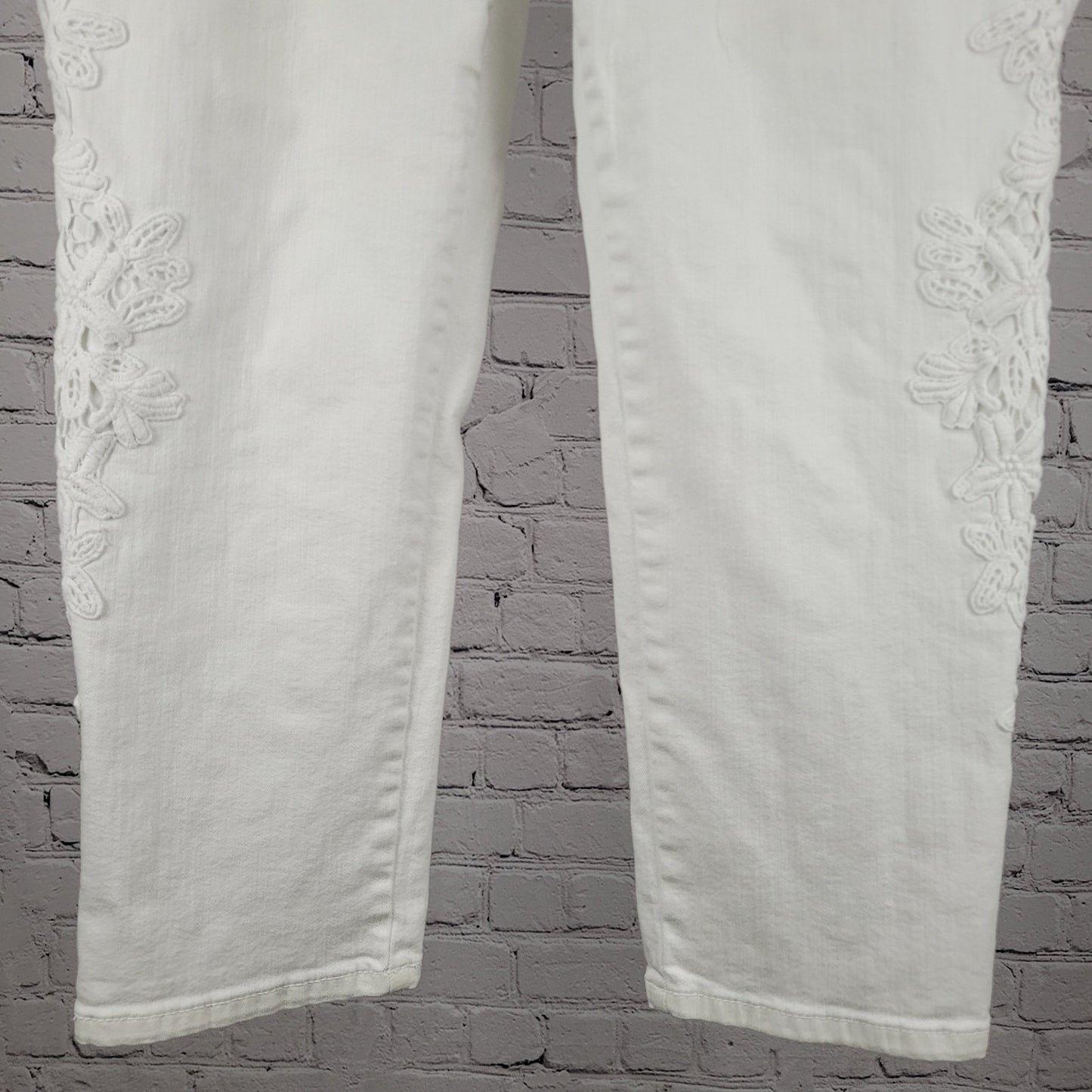 Black Label Chico's White Lace Appliqué Stretch Jeans Size 2 US 12 (34x27)