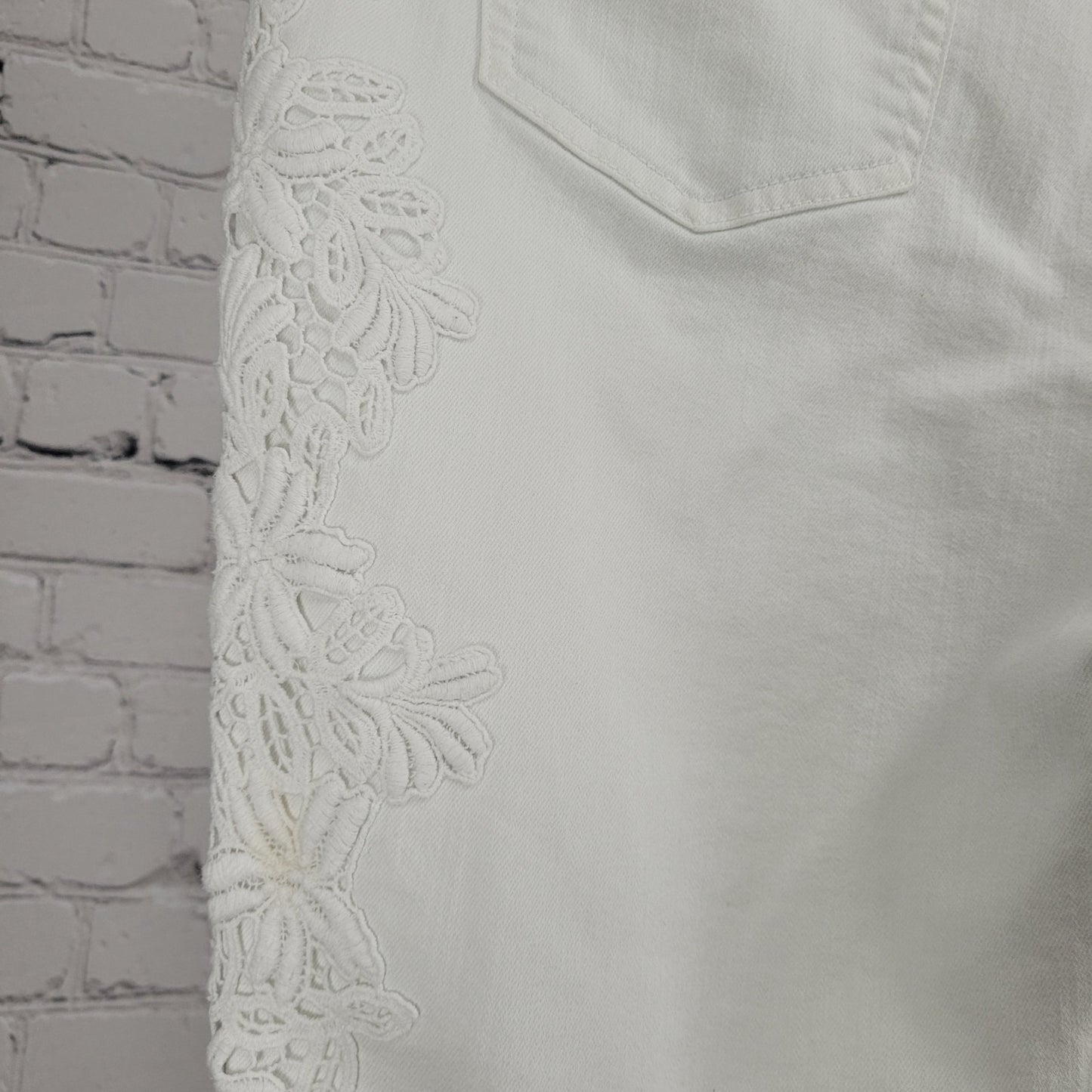 Black Label Chico's White Lace Appliqué Stretch Jeans Size 2 US 12 (34x27)