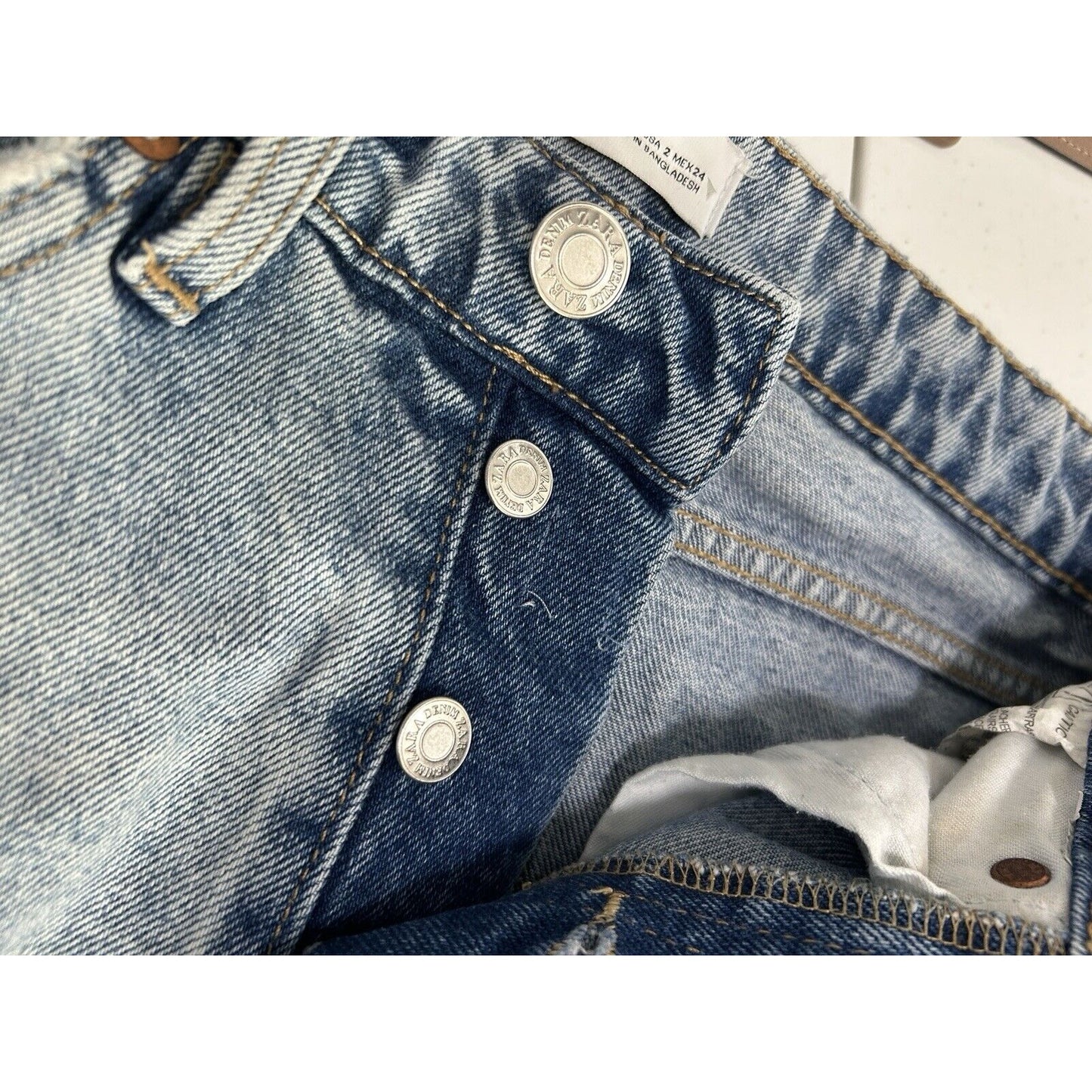 Zara Blue Light Wash 100% Cotton Mid Rise Distressed Jeans Size 2 (24X25)