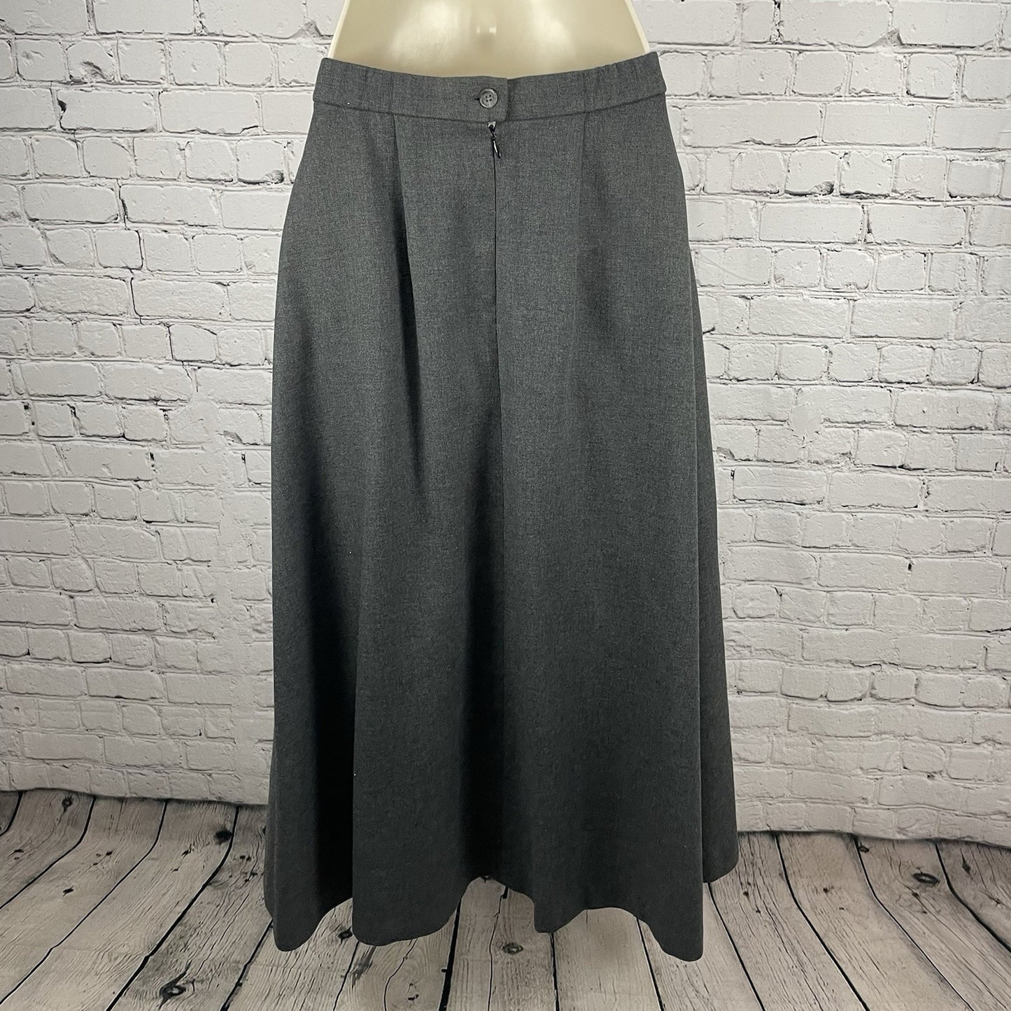 VTG Orvis Grey Pleated A Line Zipped Long Maxi Skirt USA Made Petite Size 6P