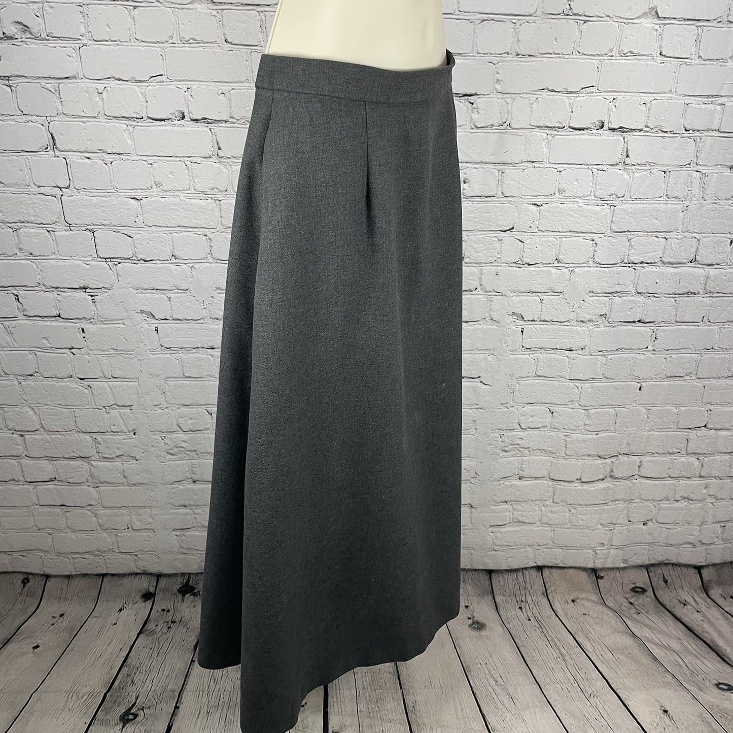 VTG Orvis Grey Pleated A Line Zipped Long Maxi Skirt USA Made Petite Size 6P