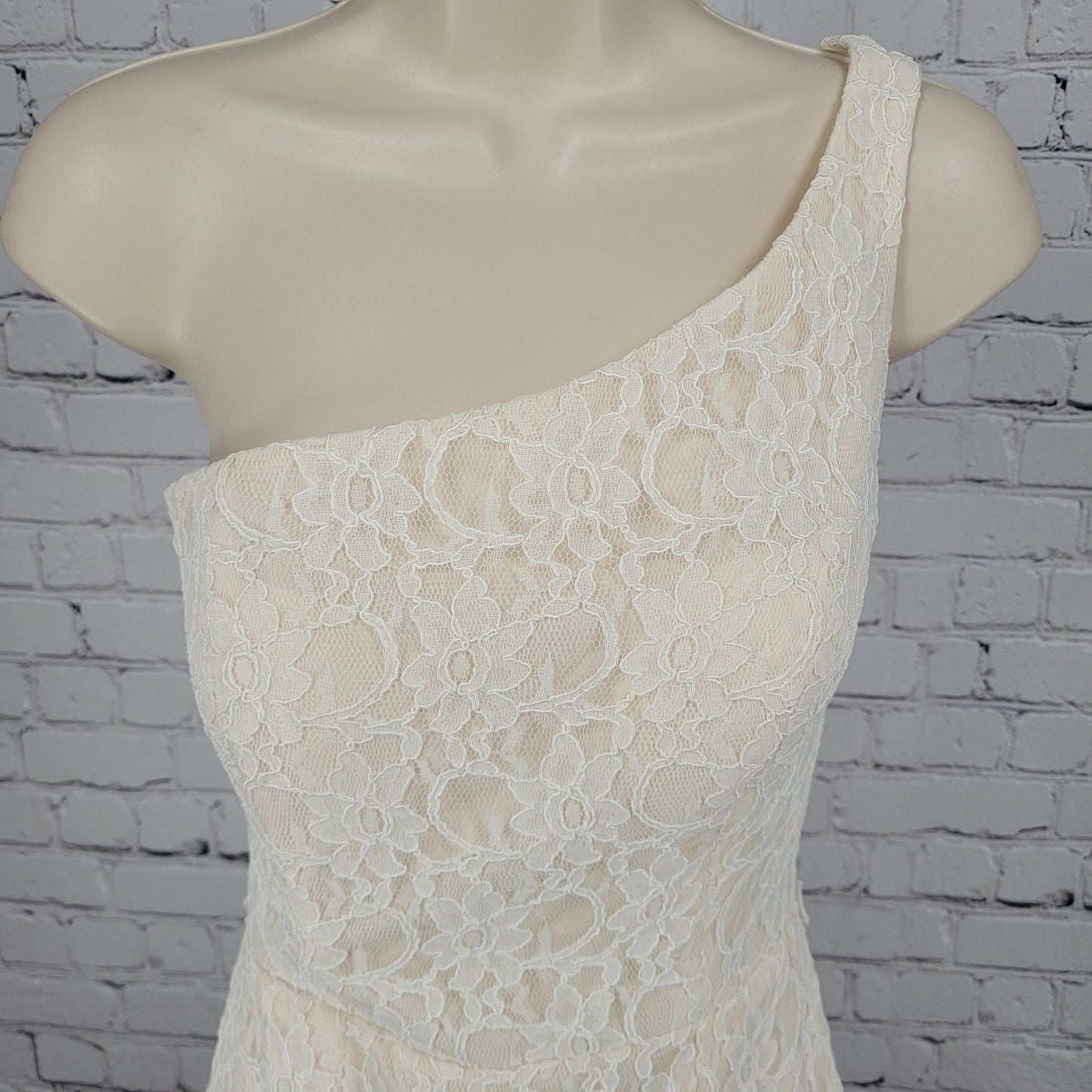 Mori Lee Madeline Gardner Ivory Floral Lace Boned & Padded Bodice Dress Size 8