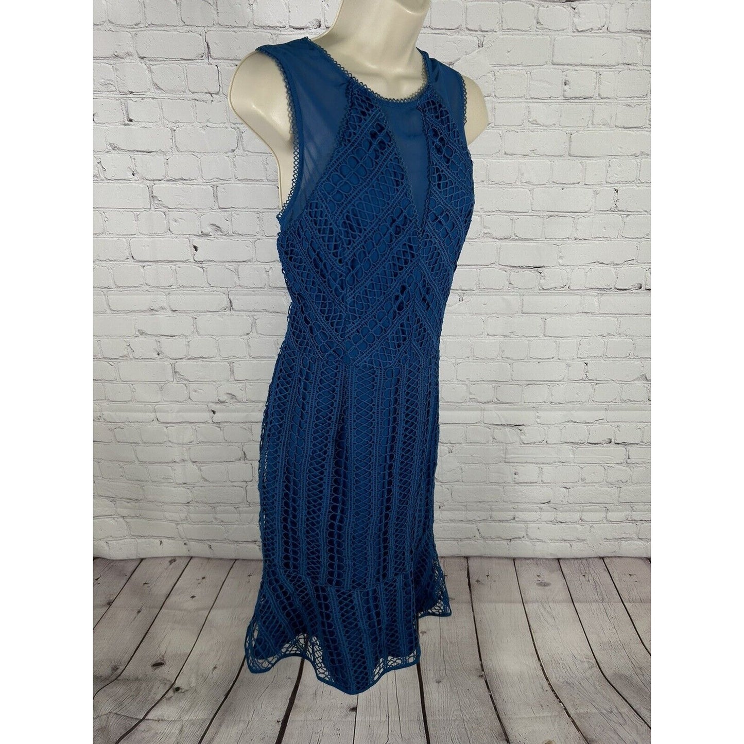Adelyn Rae Blue Crochet Knee Length Sleeveless Back Zip Dress M